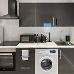 1 Bedroom House In An Affluent Part Of London
