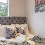 1 Bedroom House In An Affluent Part Of London