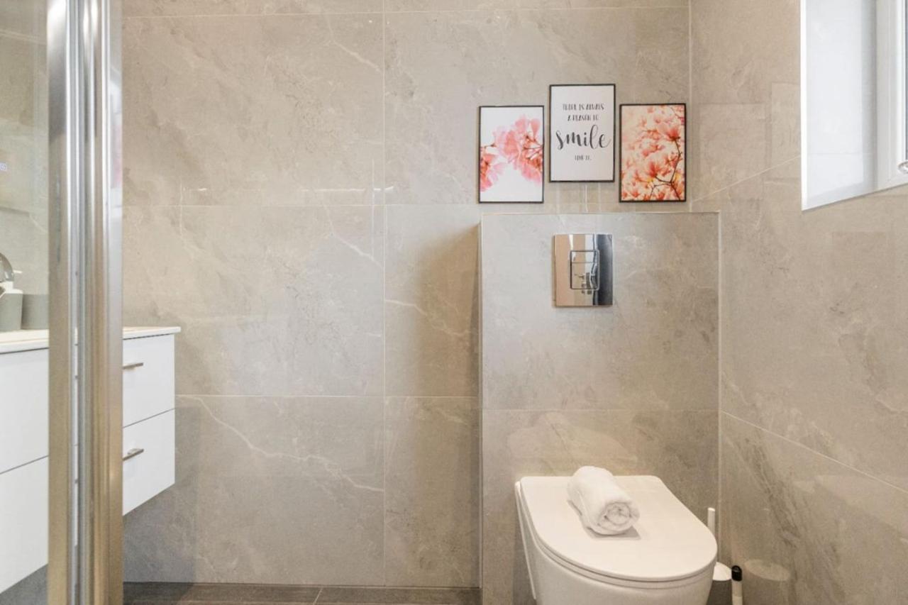1 Bedroom House In An Affluent Part Of Londra