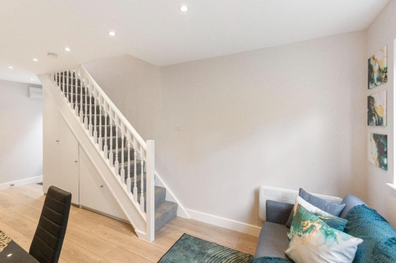 1 Bedroom House In An Affluent Part Of * Londra