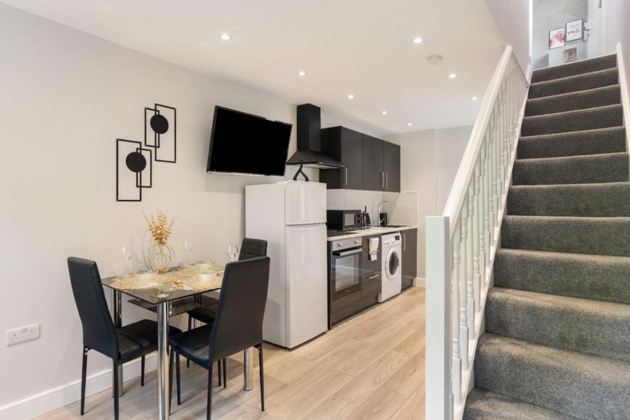 Appartamento 1 Bedroom House In An Affluent Part Of Londra