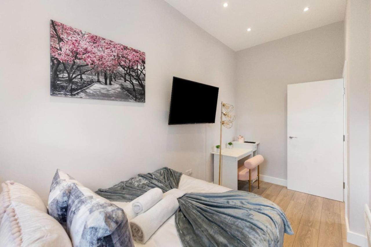 Appartamento 1 Bedroom House In An Affluent Part Of Londra