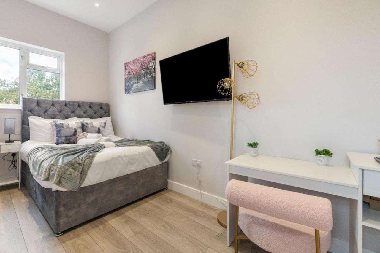 Apartament 1 Bedroom House In An Affluent Part Of *